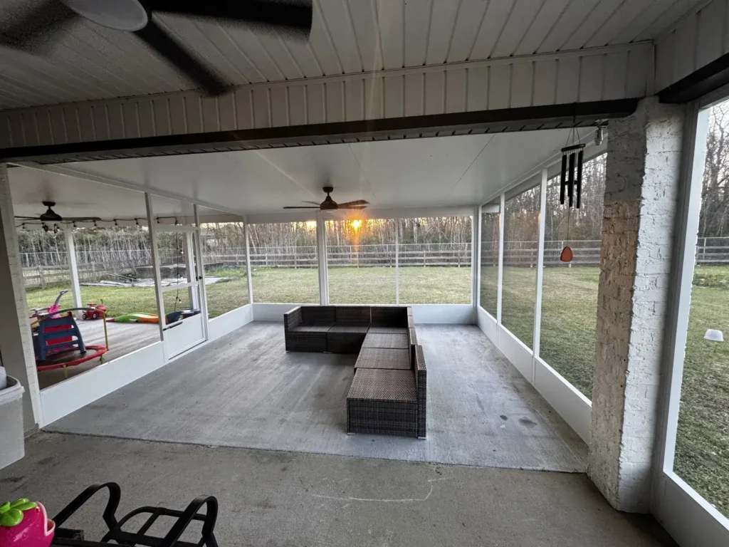 screenroominteriorsunsetfurnishedpatio